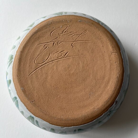 Handmade ceramic bowl with abstract painted flowers - Picture 4 of 10